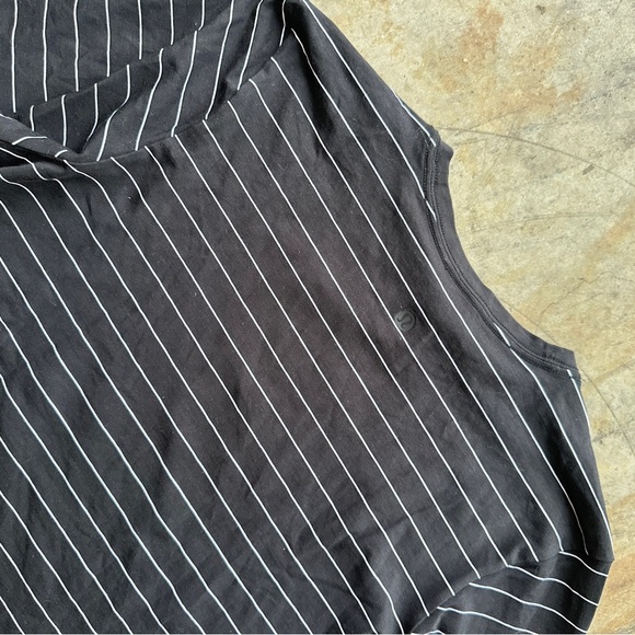 Lululemon - Picture 5 of 6